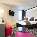Kyriad Paris Ouest - La Defense 3*