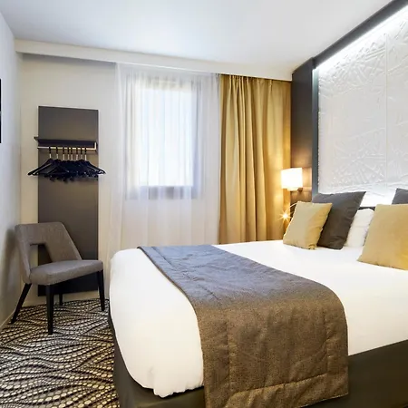Hotel Kyriad Paris Ouest - La Defense 3*