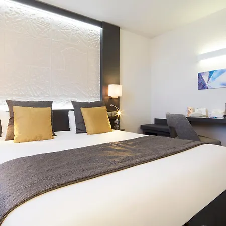 Kyriad Paris Ouest - La Defense Hotel 3*