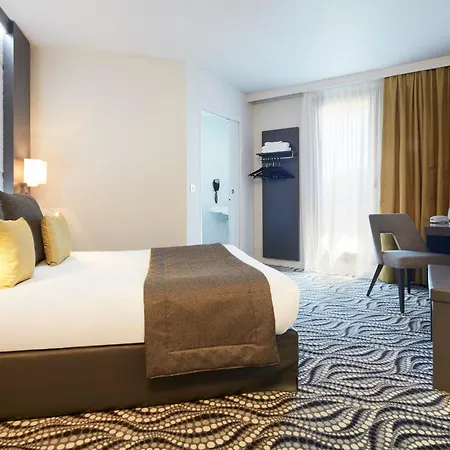 Kyriad Paris Ouest - La Defense Hotel