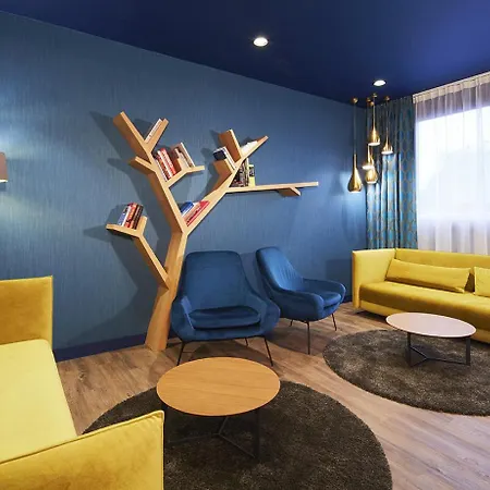 Kyriad Paris Ouest - La Defense Hotel