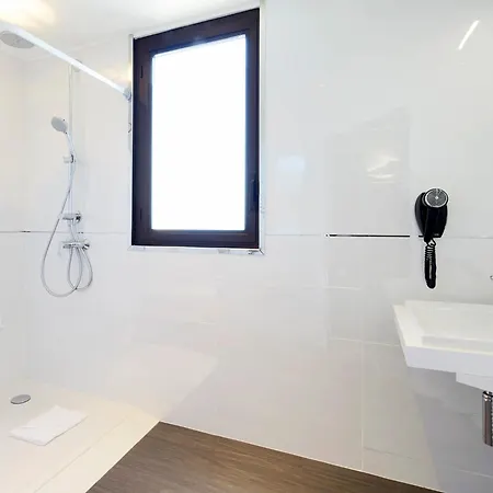 Kyriad Paris Ouest - La Defense Hotel