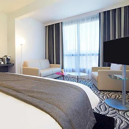 Kyriad Paris Ouest - La Defense Hotel 3*