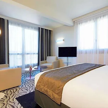 Kyriad Paris Ouest - La Defense Hotel