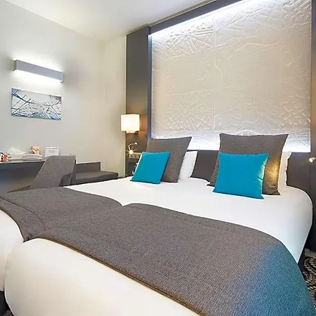 Kyriad Paris Ouest - La Defense Hotel