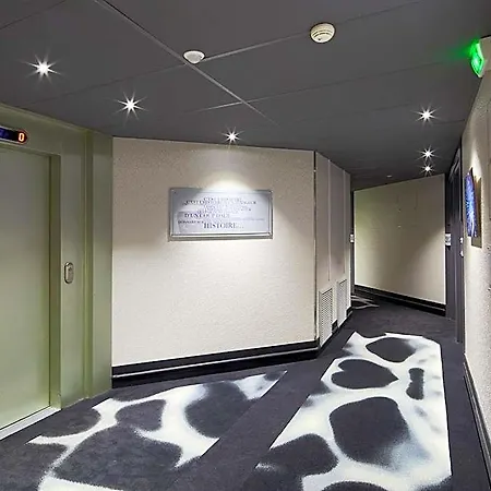 Hotel Kyriad Paris Ouest - La Defense 3*