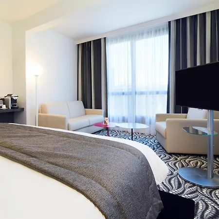 Hotel Kyriad Paris Ouest - La Defense 3*