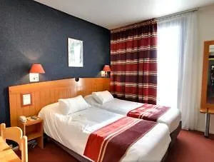 Kyriad Paris Ouest - La Defense Hotel
