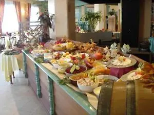 Kyriad Paris Ouest - La Defense Otel 3*